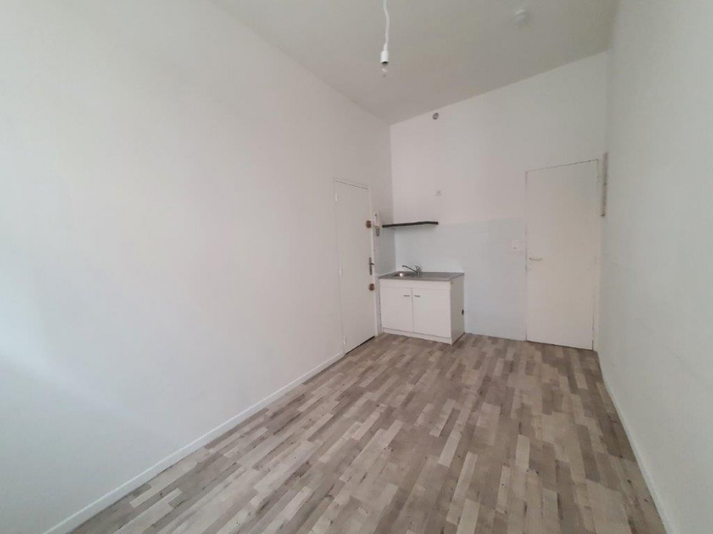 Studio Apt (84400)